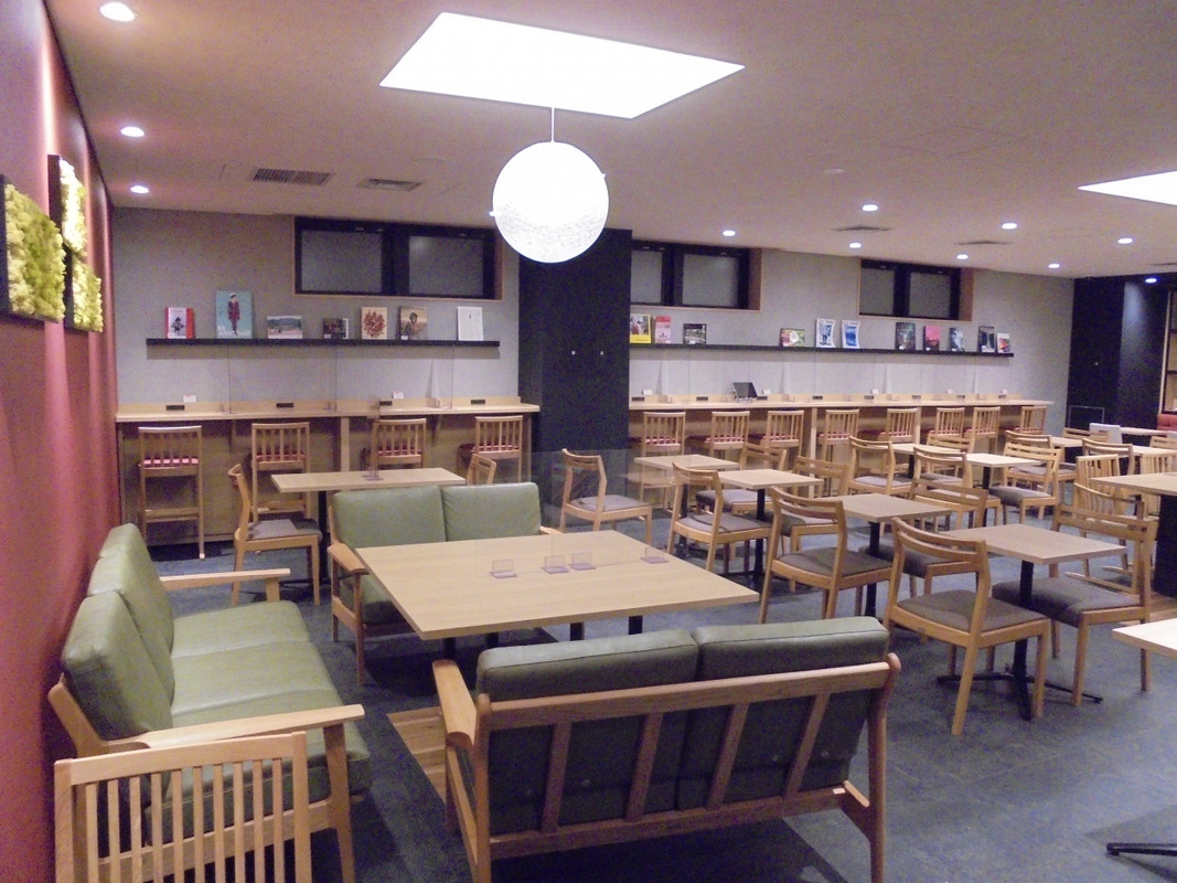 食事会場　読書もできます