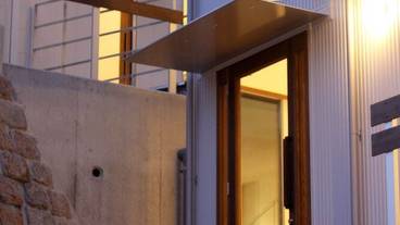 施設の入り口 / 8