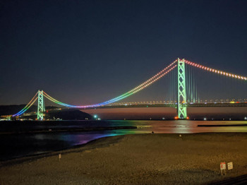 The illuminations are magnificent, as the nickname Pearl Bridge suggests.