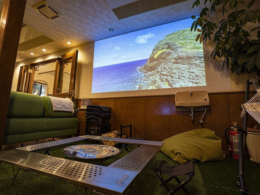 客室でも共有スペースでもプロジェクターが利用できる3915508