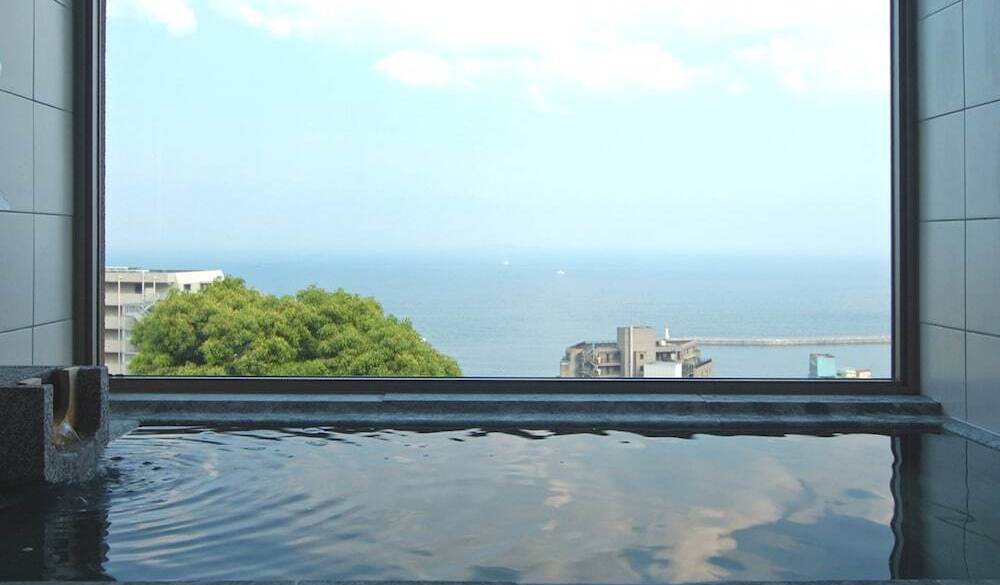 海が見える部屋風呂で
のんびり温泉タイム / 1