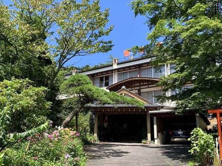 草津温泉 尻焼き風呂の桐島屋旅館 / 1