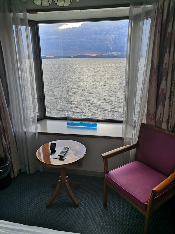 部屋から見える琵琶湖