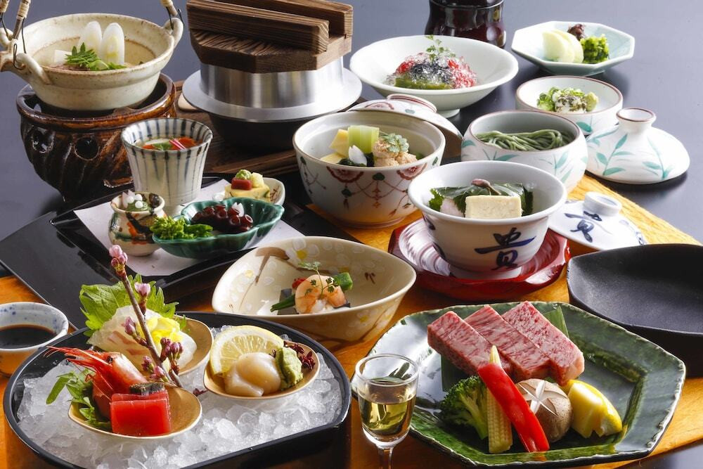 お食事処が3つあって迷っちゃう♪秀吉とゆかりのある老舗旅館4019583