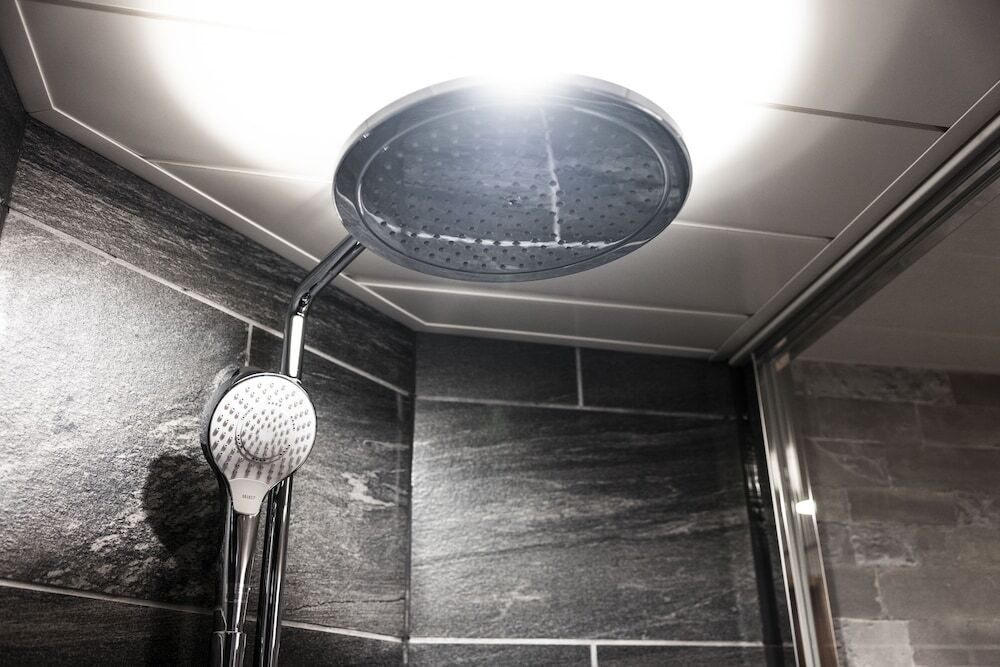 バスルームのシャワー