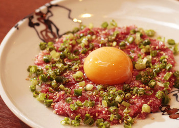 「三軒茶屋 焼肉さかもと」 料理 52703142 名物塩だしユッケ