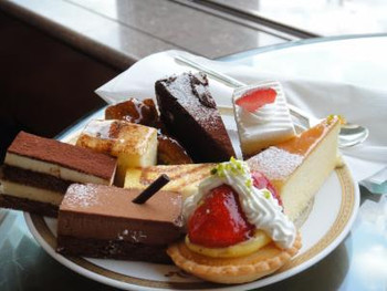 贅沢プール遊びのあとは…「ラウンジ オー」1201597