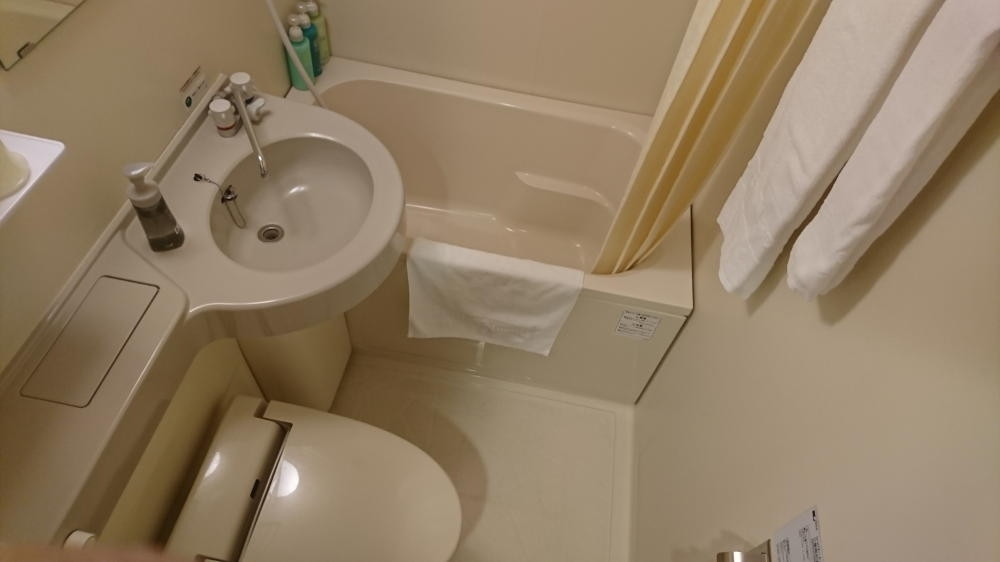 ユニットバス＆トイレは狭いです