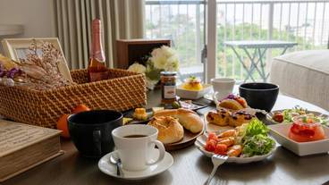 客室内のダイニングエリア / 37