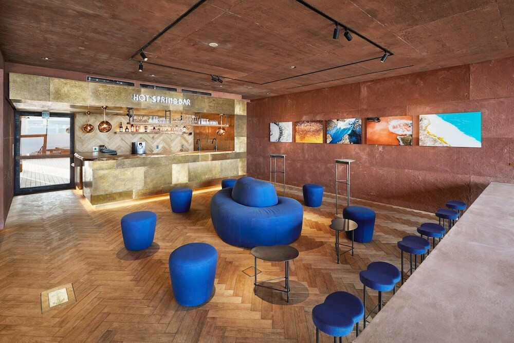 「HOT SPRING BAR」 内観