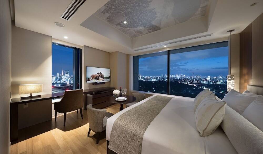 窓からの夜景とともに
楽しい女子会のはじまり / 1