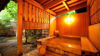 １階【露天風呂+内湯付き】（１０畳+８畳）広縁　箱庭付き [和室] [禁煙] [ガーデンビュー]