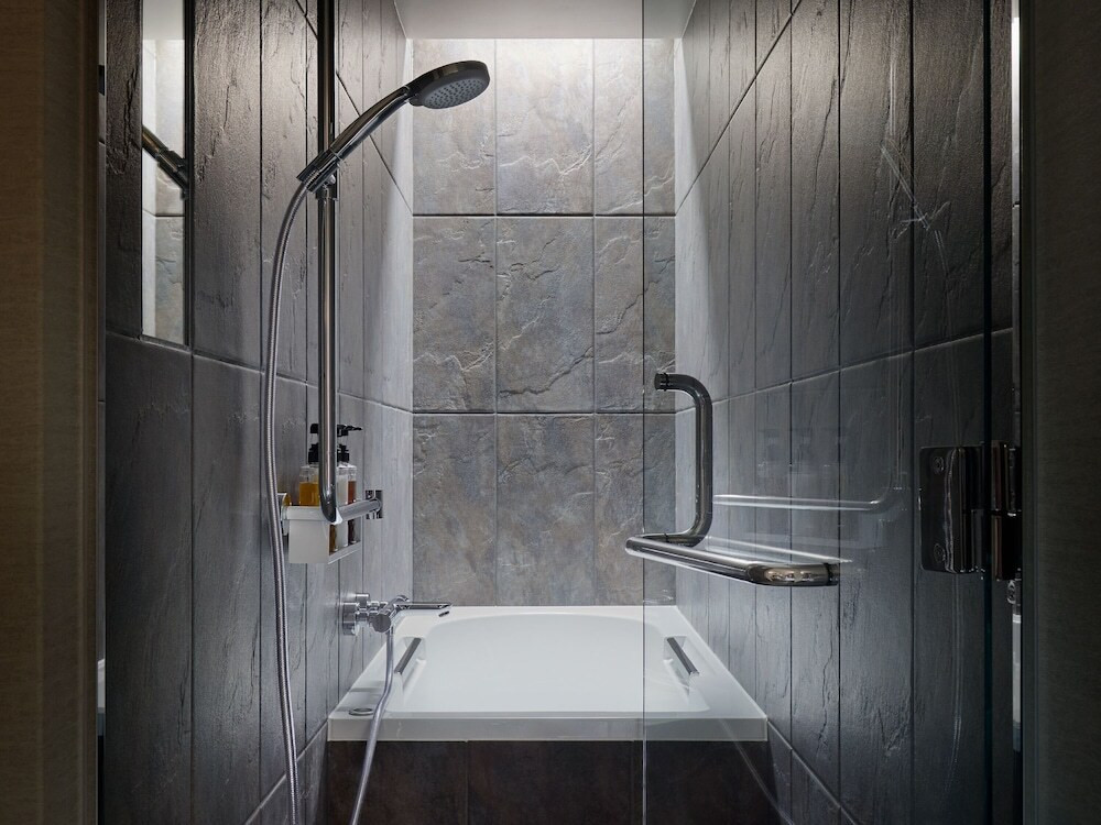 コーナーツイン・キング　バス