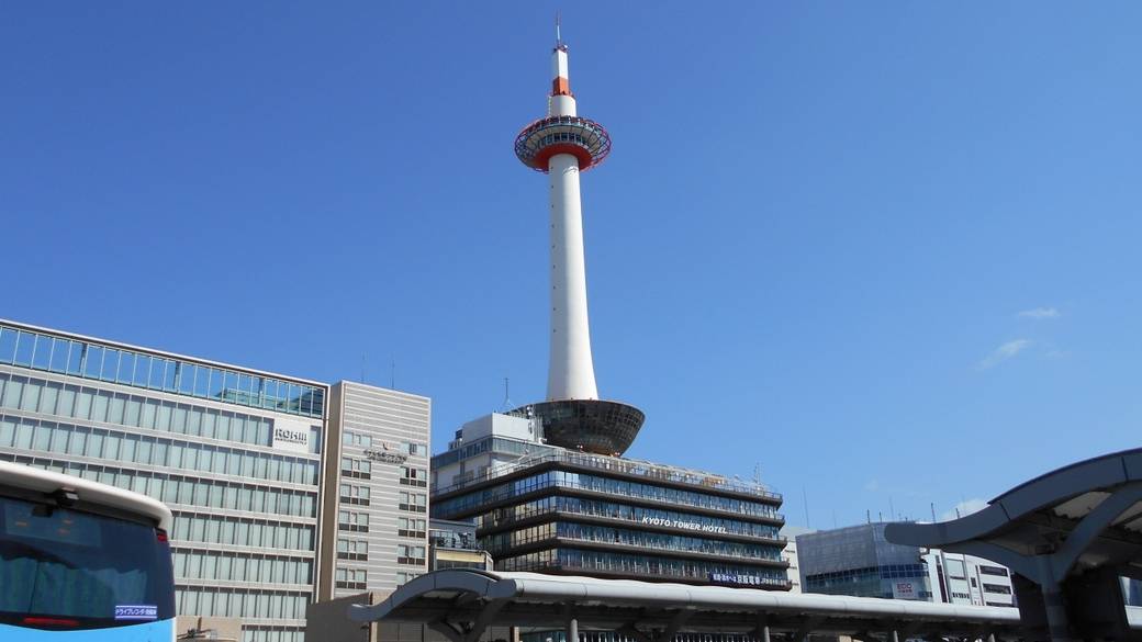 活気あふれる京都駅へ
まずは観光＆食を満喫 / 2