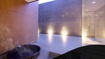 屋内スパ浴槽 / 1