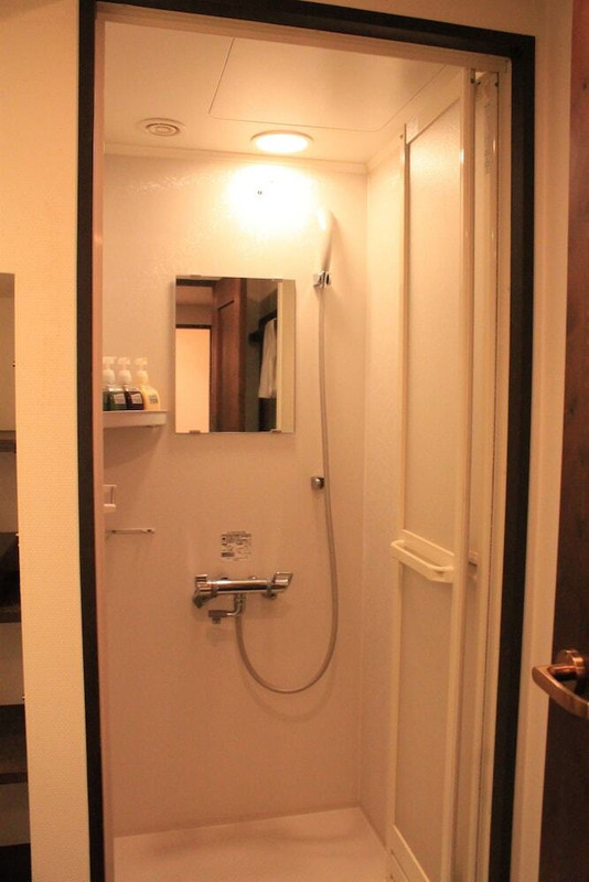 バスルームのシャワー