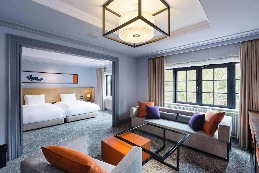 17歳以下まで添い寝無料！ベンツでの送迎など個性的なサービスが充実の宿4574305