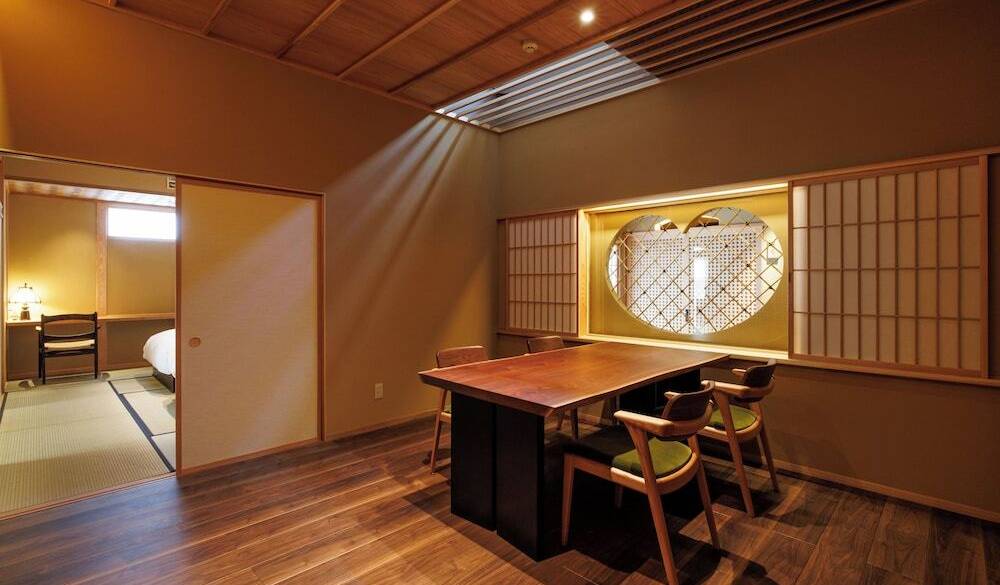 客室ダイニング一例① / 4