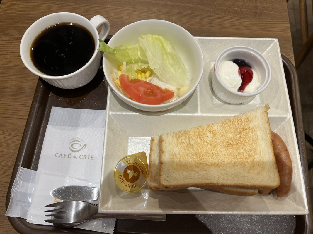 朝食　ソーセージプレート