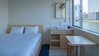 Queen with River View and Shared Bathroom