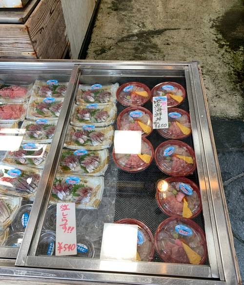 地元民でにぎわう
腰越周辺を仲良く散策 / 3