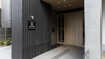 施設の入り口 / 25