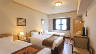 トリプルルームシングルサイズベッド 3 台 禁煙