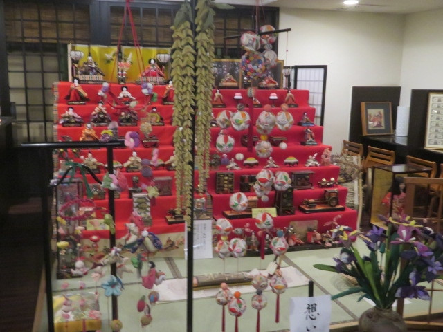 雛人形が展示されています