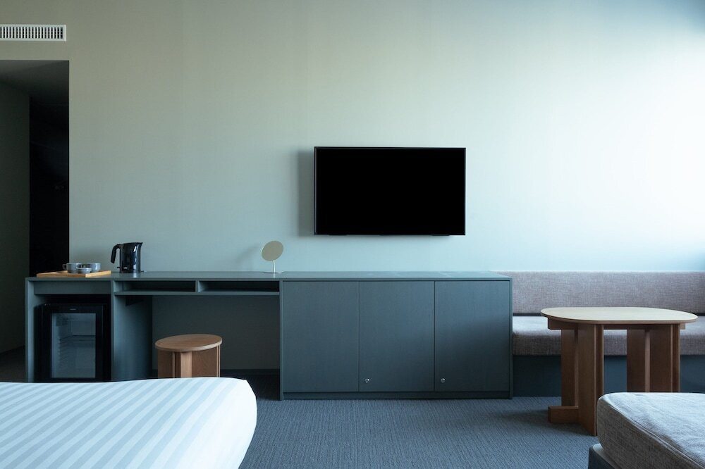 アートシーンの裏側をのぞき見！アートストレージと融合した新感覚ホテル4021458