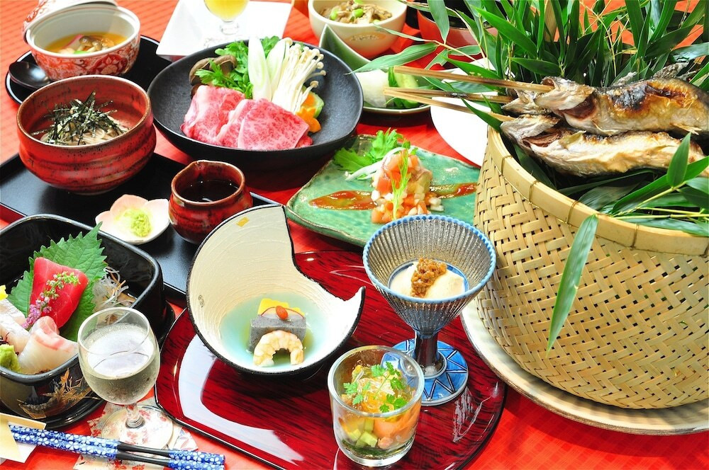 季節の食材がたっぷり。会席料理とこだわりの朝食で大人も満足4257099