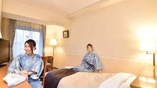 シングルルームセミダブルサイズベッド 1 台 喫煙可