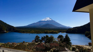 富士山と精進湖を一望! 特別和洋室(B)16平米/バストイレ付 禁煙