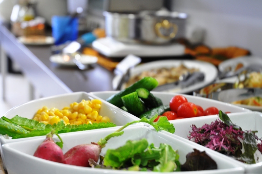 ４．リゾート気分のカジュアルホテルでテラス朝食はいかが？『ホテル・デ・ラクア宮古島』3481126