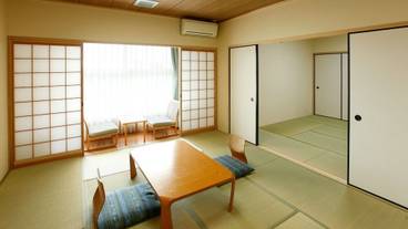 客室内のダイニングエリア / 7