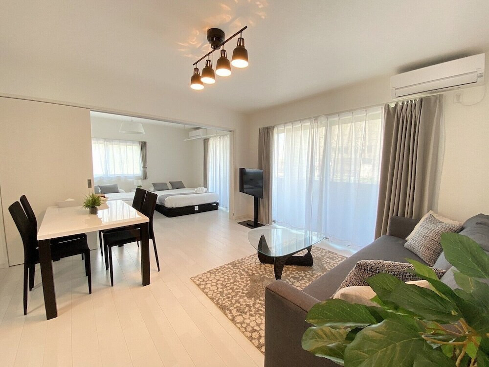 客室内のダイニングエリア