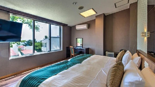 [洋モダンスイート] 客室露天風呂 [喫煙可]