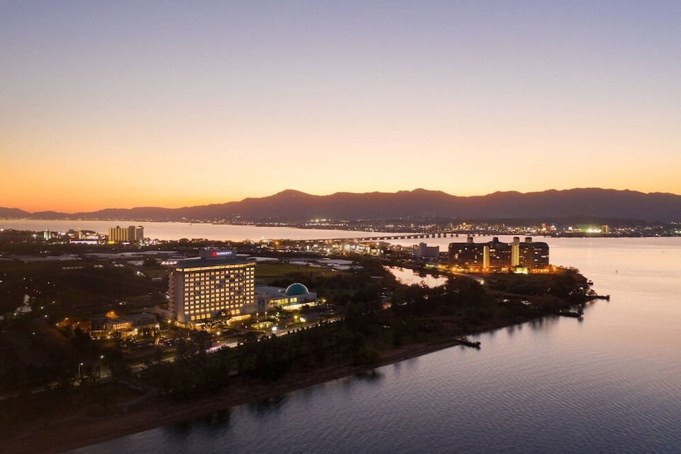 外観 夕景