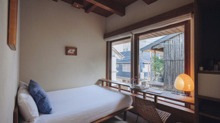 ダブルルーム ダブルベッド 1 台 共用バスルーム