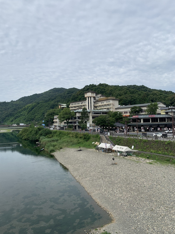 錦帯橋から見たホテル