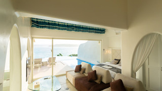 サントリーニ（Type A 温水インフィニティプール付き・大人定員４名）