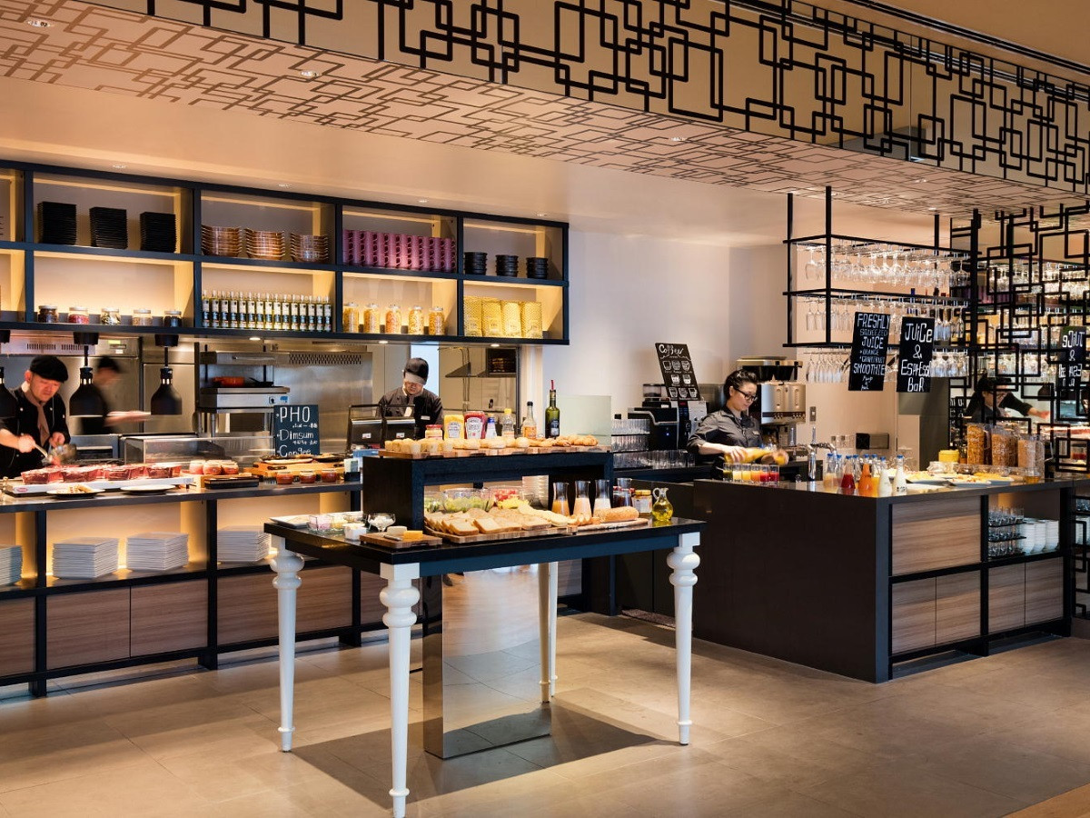 自然光さし込むレストランで、約70種類の朝食ブッフェを堪能♡4271514