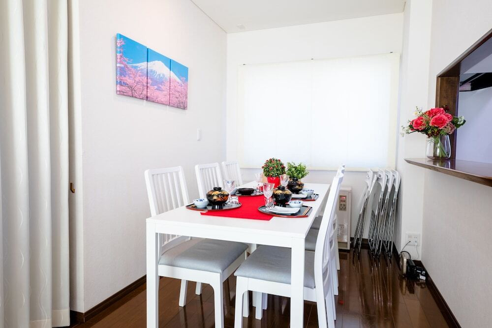 客室内のダイニングエリア