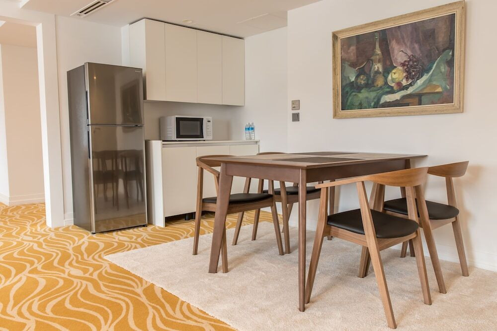 客室内のダイニングエリア