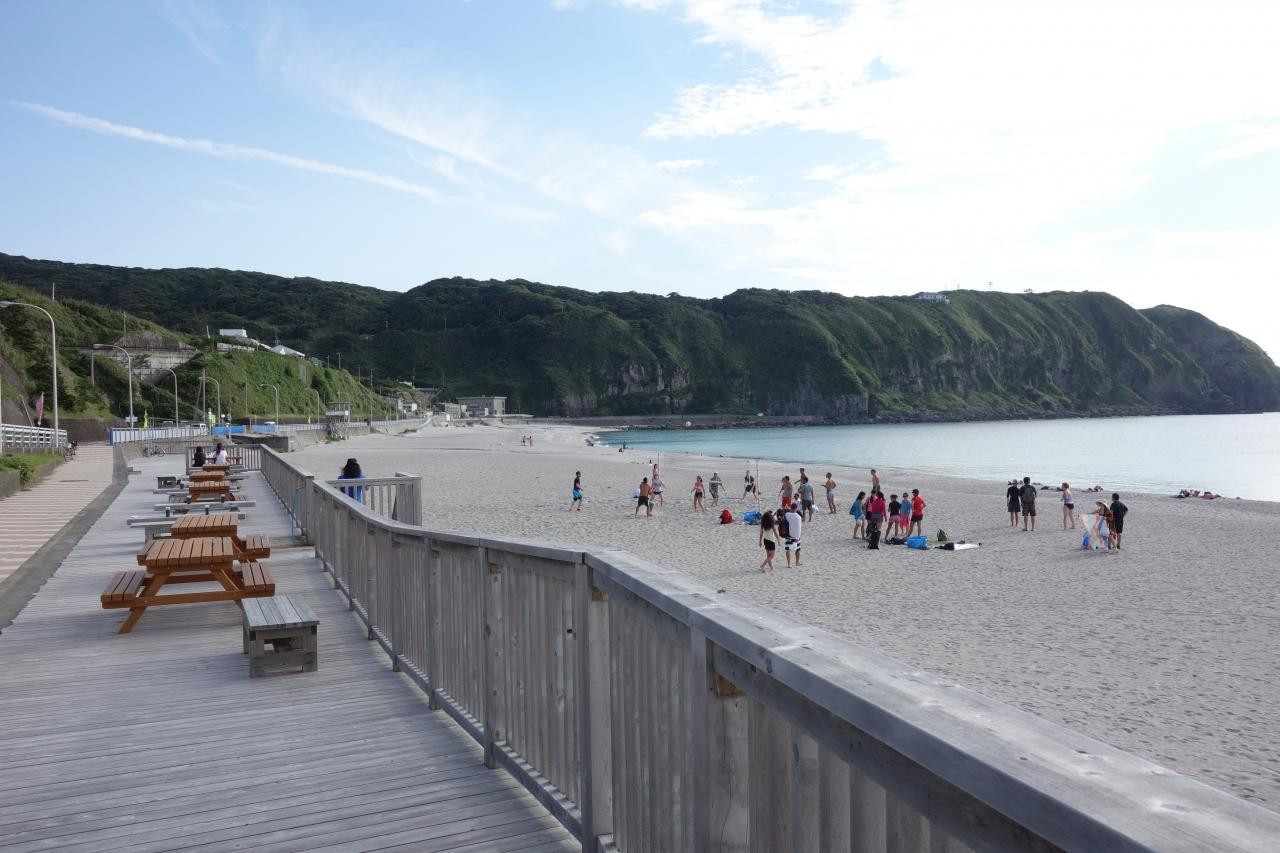 心和む真っ白なロングビーチ「前浜海岸」3711495