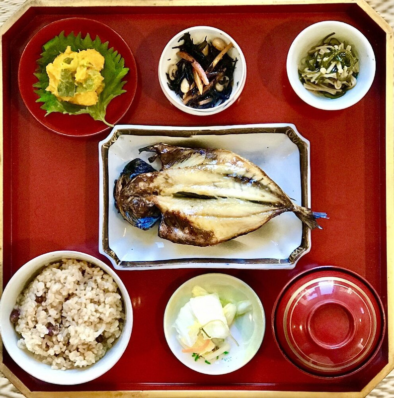 朝食