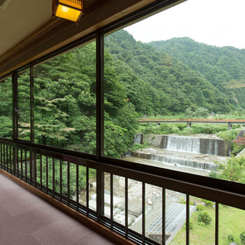 秘境の静かな雪見温泉3438256