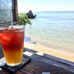 カップルの思い出に残る絶景の海カフェへ♪沖縄「浜辺の茶屋」