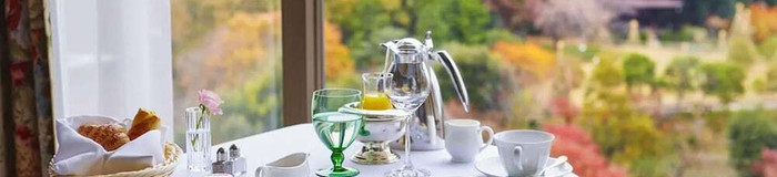 部屋食ができる東京のホテル。インルームダイニング目当てに泊まるたくなる7選