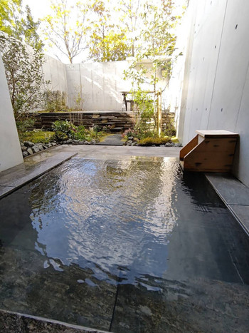 「藤の花ホテル」 その他 170551664 室内の専用露天風呂のお湯も最高