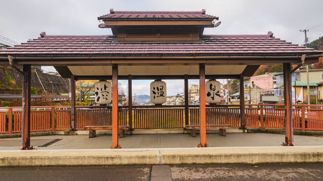 大きな提灯が吊るされた渋陽橋 / 2